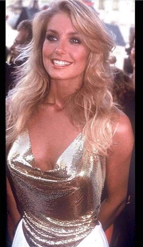 Linda Carter, Heather Locklear, Blonde Actresses, Heather Thomas, Blonde Hair Looks, Metal Clothing, Beautiful Women Over 40, Famous Women, Blonde Beauty