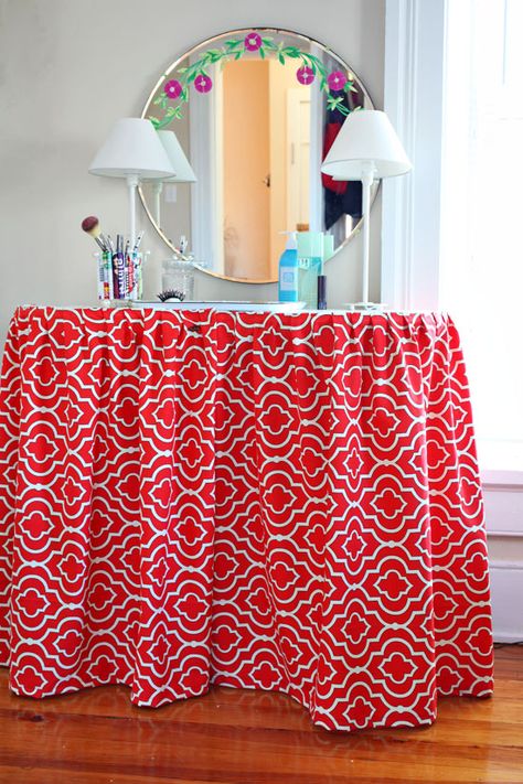 How to make a vanity skirt Bathroom Skirting, Make A Vanity, Vanity Skirt, Diy Table Skirts, Diy Makeup Vanity Table, Desk Skirt, Skirted Table, Vanity In Bedroom, Diy Bureau