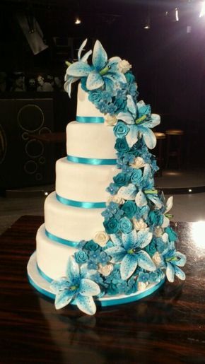 en aguamarina Teal Wedding Flowers, Teal Wedding Cake, Blue Wedding Cake, Summer Wedding Cakes, Purple Wedding Cakes, Wedding Cakes Blue, Wedding Cakes With Cupcakes, White Wedding Cakes, Teal Wedding