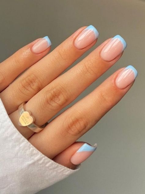 Here we give you 30 trendy and gorgeous french nail designs for your inspiration, you can take these ideas to your next salon appointment or even have a go at creating some looks yourself. Whichever design you choose, you will have a stylish set of french nails for all the celebrations! The french nail designs […] #naildesign #nailart #nailsacrylic Unghie Sfumate, French Tip Nail Designs, French Manicure Nails, Smink Inspiration, Simple Gel Nails, French Tip Acrylic Nails, Casual Nails, Simple Acrylic Nails, Classy Acrylic Nails