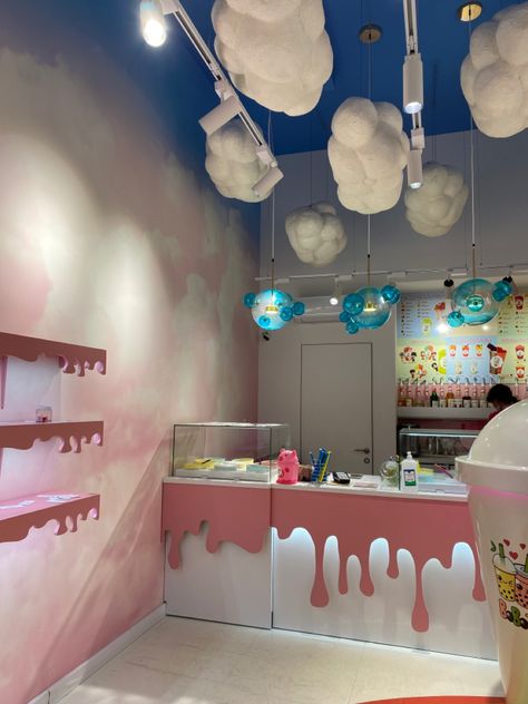 Milkshake Shop Interior Design, Donut Shop Interior, Heladerias Ideas Decoracion, Milkshake Shop, Ice Cream Business, Smoothie Shop, Bakery Design Interior, Bubble Tea Shop, Yogurt Shop