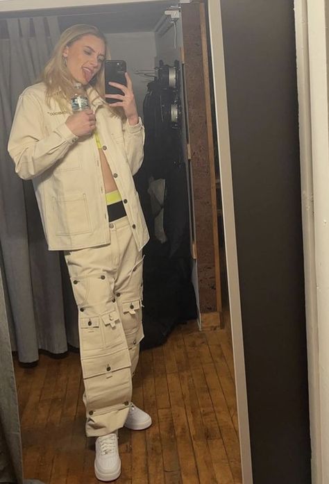 Paige Bueckers Style, Paige Bueckers Mirror Selfie, Paige Bueckers Outfits, Paige Buekers, Pagie Bueckers, Madison Paige, Basketball Girlfriend, Uconn Womens Basketball, Paige Bueckers