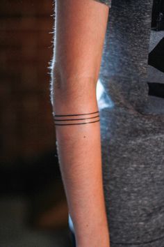 Tattoo Around The Arm, Side Forearm Tattoos For Women, Arm Tattoos With Meaning, Stripe Tattoo, Tattoo Band, Around Arm Tattoo, Tattoo Line, Small Forearm Tattoos, Circle Tattoos