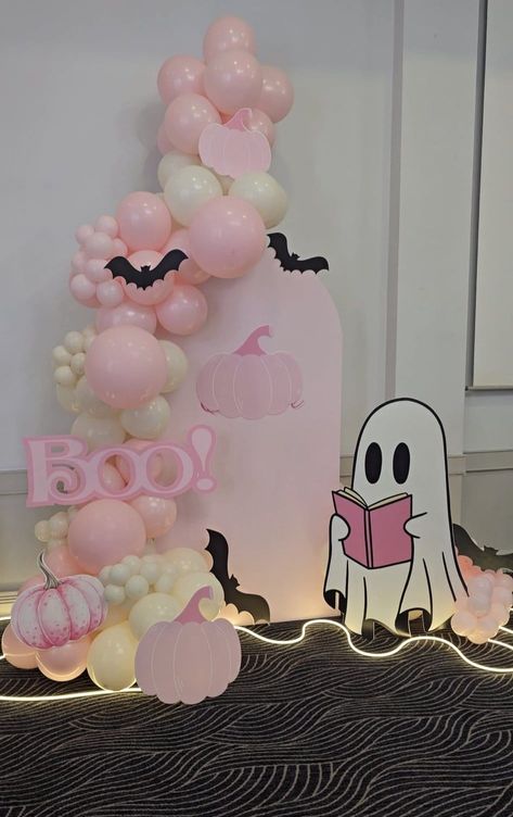 Pink Halloween Display 🎃 👻 Trunk Or Treat Photo Backdrop, Pink Spooky Party, Pink Halloween Treats, Balloon Trunk Or Treat, Backdrop Business, Pink Halloween Party, Backdrop Garland, Christmas Content, Spooky Birthday