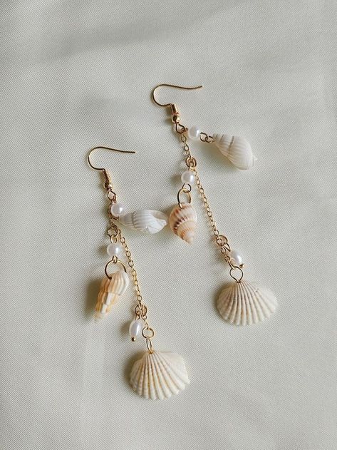 Shell Earrings Aesthetic, Real Shell Jewelry, Real Seashell Jewelry, Shell Pearl Earrings, Earrings With Shells, Clam Shell Jewelry, Diy Jewelry Set Ideas, Diy Mermaid Jewelry, Beachy Beaded Jewelry