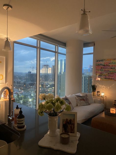 City Views, Fresh Flowers, Art Appartement New York, Boston Apartment, Girl Apartment, Aesthetic Apartment, Apartment View, Chicago Apartment, Dream Apartment Decor, Future Apartment Decor, Kitchen Home Decor