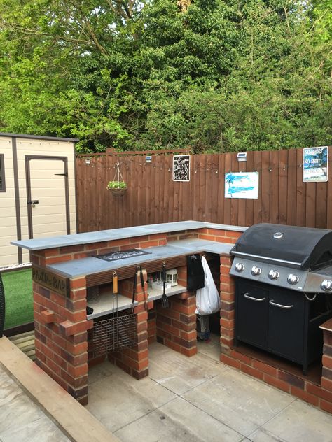 Outdoor Kitchen Red Brick, Outdoor Bbq Area Brick, Bbq Spot Backyard, Brick Bbq Area, Bbq Area Ideas Outdoor, Garden Bbq Area, Brick Built Bbq, Brick Outdoor Kitchen, Outdoor Grill Diy