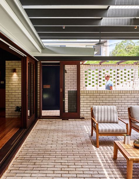 Making Mid-Century Modern Again Porch Exterior, Brick Porch, 60s House, Brisbane Architects, Master Suite Bedroom, 1960s House, The Fig Tree, Clerestory Windows, Mid Century Home