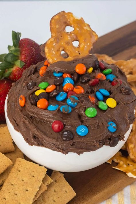 Brownie Batter Dip - An Easy No-Bake Dessert Recipe - Attempts At Domestication Brownie Dip, Brownie Bowls, Brownie Batter Dip, Filled Candy, Cake Dip, Christmas Brownies, Easy No Bake Desserts, Dessert Dips, Brownie Batter