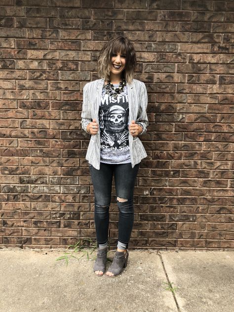 Graphic T Shirt And Blazer Outfit, Outfits To Wear In Salem In October, Halloween Graphic Tee Outfit, How To Style Band Tees, Dress Up A Graphic Tee, Fashion Blazer Outfits, Indie Graphic Tees, Skull Top, Closet Candy