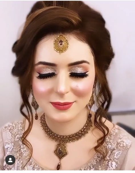 Bridal Mekup Look Hd, Hd Makeup Looks Bridal Indian, Love Vedio, Messy Bridal Hair, Pakistani Bridal Makeup Hairstyles, Pakistani Makeup Looks, Mehndi Makeup, Pakistani Makeup, Pakistani Bridal Hairstyles