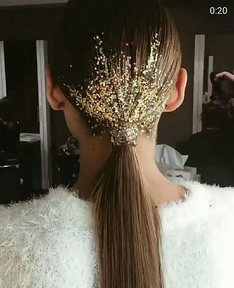 Cochella Hair, Glitter Ponytail, Upside Down Braid, Ballroom Hair, Plaits Hairstyles, Hair Arrange, Mom Hairstyles, Body On, Glitter Hair