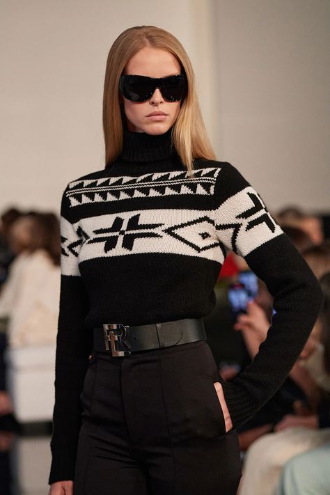 Ralph Lauren Style Classy, Ralph Lauren Fashion Show, Ralph Lauren Looks, Stylish Knitwear, Ralph Lauren Fall, Ralph Lauren Style, Knitwear Fashion, Fall 2022, Knit Fashion