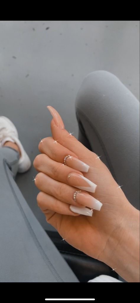 coffin shape nails, white nail ideas, bday nails, birthday nail ideas, white with design nails, summer nails Coffin Shape Nails White, White Nail Ideas Acrylic Coffin, White With Design Nails, Birthday White Nails, White Nails Ideas Acrylic, Nail Designs Ballerina Shape, Simple Nail Designs Coffin Shape, Summer Nail Ideas White, Nails Ballerina Summer