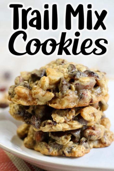 Filling Cookies, Trail Mix Cookies, Healthy Trail Mix, Cookies For Breakfast, Oats Chocolate, Old Fashioned Oats, Trail Mix Recipes, Oatmeal Cookies Chewy, Peanut Recipes