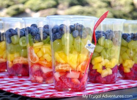 I think these would be super easy to put together, and would probably be great in the freezer as a frozen treat too! Rainbow Fruit, Fruit Cups, Summer Snacks, Picnic Food, Snacks Für Party, Healthy Snacks For Kids, Fruit Snacks, Kids Snacks, Kids Lunch