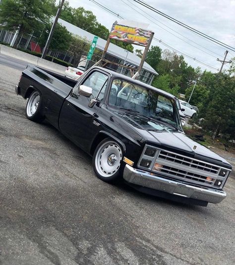 Slammed Chevy C-10 Pickup # Chevrolet # Square Body # In the weeds 63 Chevy Truck, 85 C10 Chevy Truck, 1979 Chevy C10, C 10 Chevy Trucks, Chevy Square Body Trucks, Slammed S10, Chevy Square Body Trucks Lowered, Lowered C10, Square Body Trucks Chevrolet