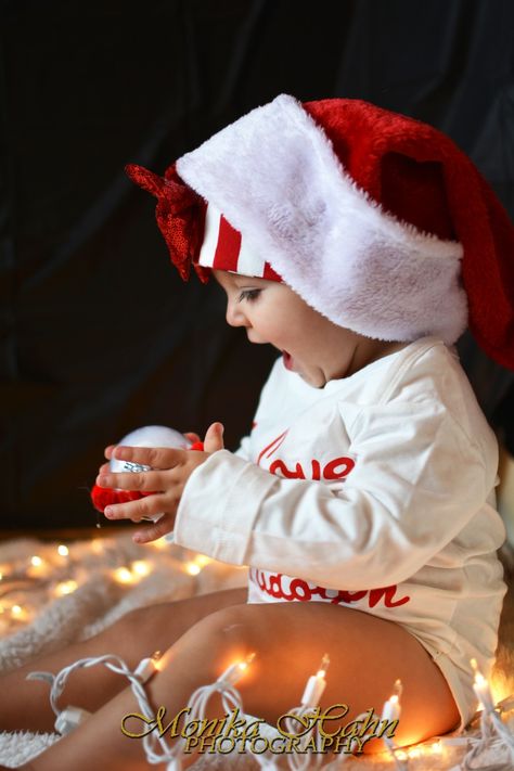 1 year old Christmas photo. Christmas Baby Photoshoot 1 Year, 1 Year Christmas Photoshoot, Baby Christmas Photos 1 Year, Christmas One Year Old Photoshoot, 11 Month Old Christmas Photos, One Year Old Christmas Birthday Photos, Toddler Christmas Pictures At Home, Diy Toddler Christmas Pictures, One Year Old Christmas Photos