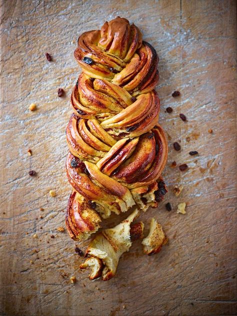 Could there be anything better than waking up to this cinnamon plait recipe being freshly baked for breakfast? Braids Waterfall, Braids Side, Updos Bridal, Buns Hairstyles, Hairstyle Prom, Wedding Hairs, Braided Buns, Side Braids, Waterfall Braids