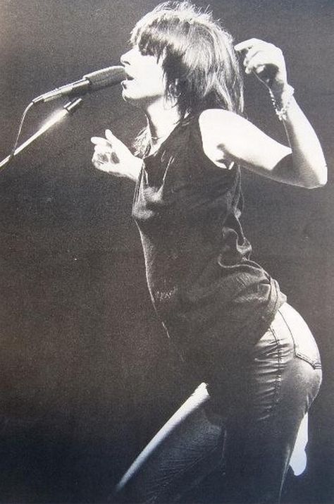 Chrissie Hynde's songs include: "Don't get me wrong" "I'll stand by you" "Brass in the pocket" "My City Was Gone" "Back on the chain gang" "Angel of the morning" Chrissy Hynde, Garage Punk, Chrissie Hynde, Rock Queen, Chain Gang, The Pretenders, Women Of Rock, We Will Rock You, Rock N’roll