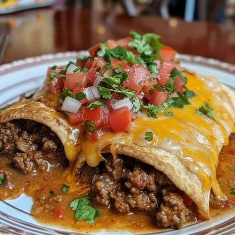 Cheese Chimichanga Recipe, Fried Burritos, Chimichanga Beef, Chimichanga Recipe, Southwest Recipes, Spanish Foods, Red Meat Recipes, Spiced Beef, Cheap Food