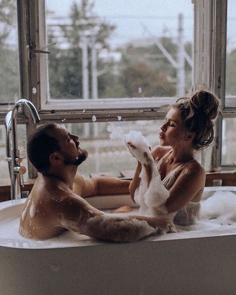 23.4k Likes, 88 Comments - Dirty Boots and Messy Hair (@dirtybootsandmessyhair) on Instagram: ““Love someone who doesn’t see your struggles as an inconvenience. Someone who doesn’t feel pestered…” Couple Bathtub Aesthetic, Couples Bathtub, Bath Couple, Couples Vintage, Bathtub Photography, Intimacy Couples, Shooting Couple, Bath Photography, Photo Couple