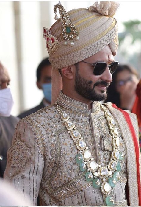 Groom Wedding Jewellery, Sherwani For Men Wedding, Groom Dress Men, Wedding Outfits For Groom, Indian Groom Wear, Wedding Dresses Men Indian, Desi Wedding Dresses, Indian Bride Outfits, Wedding Colours