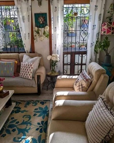 Cozy Indian Home, Pakistani Home Design, Indian House Aesthetic, Indian Home Aesthetic, Indian Room Decor, Simple Living Room Decor, India Home Decor, Indian Living Rooms, Personalized Home Decor