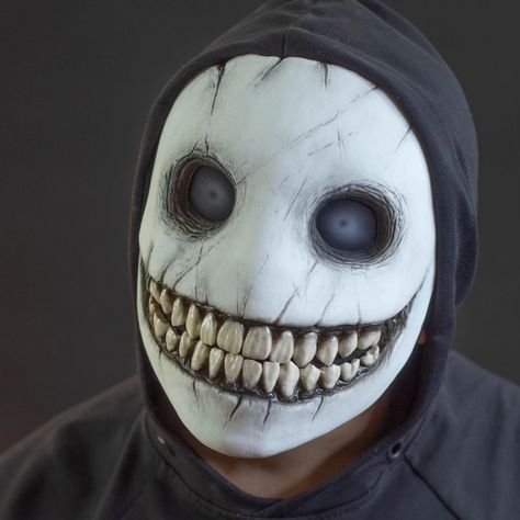 New creepy smiley mask. #mask #helloween #cosplay #ukrainecosplay Scary Mask Ideas, Scary Mask Design, Oc Details, Smiley Mask, Mask Design Ideas, Scary Masks, Creepy Masks, Horror Mask, Mascaras Halloween