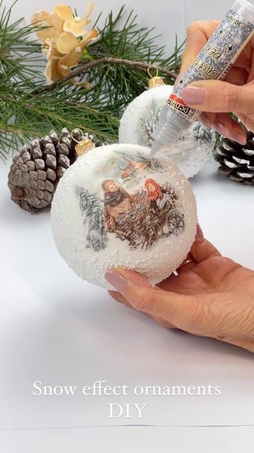 Ornaments Diy Ideas, Diy Decoupage Christmas Ornaments, Christmas Ball Ornaments Diy, Country Christmas Ornaments, Diy Christmas Ball, Decoupage Gifts, Clear Christmas Ornaments, Decoupage Jars, Farmhouse Christmas Ornaments