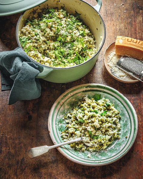 Risi e bisi (classic Venetian rice and peas) Flourless Baking, Fresh Peas, Vegetarian Main Course, Vegetarian Comfort Food, Seasonal Cooking, Rice And Peas, Healthy Recipes On A Budget, Delicious Magazine, Midweek Meals