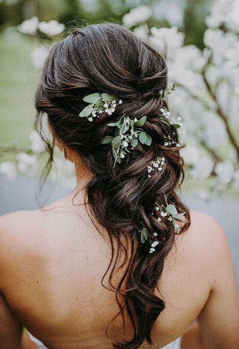 Bride Hairstyles With Greenery, Wedding Hairstyles Greenery, Wedding Hairstyles Forest Theme, Greenery Wedding Hair, Boho Wedding Hairstyles Brunette, Wedding Hair Leaves, Boho Hair With Flowers, Greenery In Hair Wedding, Fern Wedding Hair