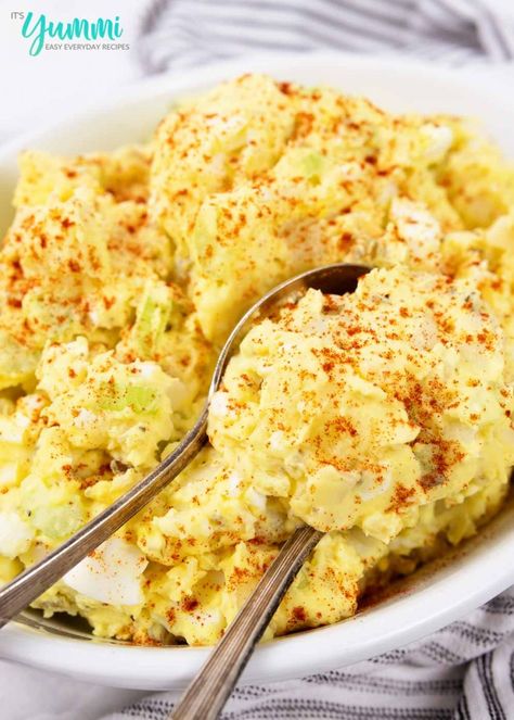 Southern Style Mustard Potato Salad - Easy Budget Recipes by Its Yummi Potato Salad Easy, Mustard Potato Salad, Potato Salad Mustard, Best Potato Salad Recipe, Southern Potato Salad, Potato Salad Recipe Easy, Classic Southern Recipes, Fitness Meals, Easy Potato Salad