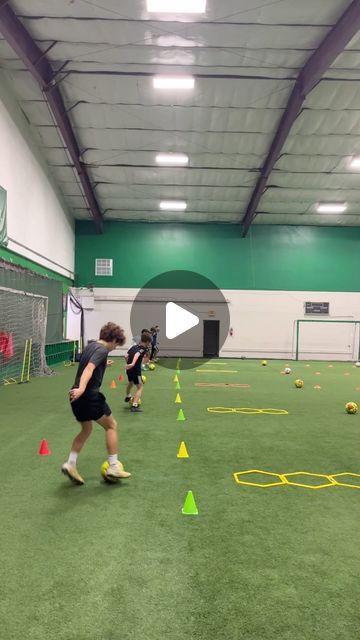 Individual Soccer Drills, Dribbling Drills Soccer, Running Facts, Soccer Conditioning, Soccer Training Program, Soccer Training Workout, Soccer Training Equipment, Football Workouts, Soccer Workouts