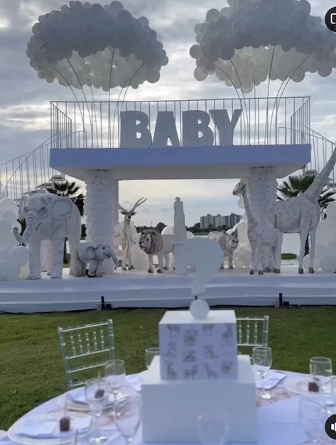 Luxury Baby Shower, Gender Reveal Baby Shower Themes, Surprise Birthday Decorations, Baby Shower Decorations Neutral, Baby Birthday Themes, Baby Room Inspiration, Baby Shower Inspiration, Baby Gender Reveal