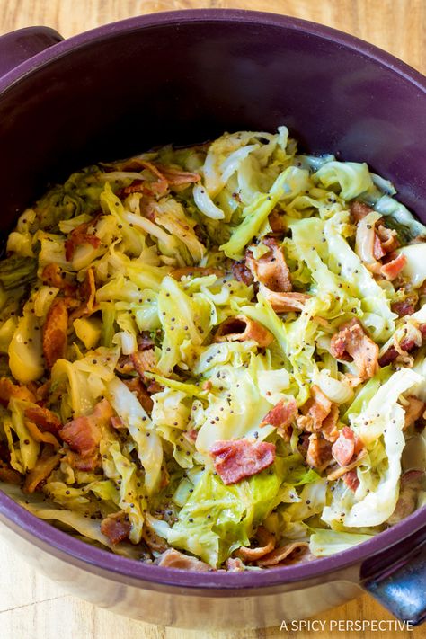 5-Ingredient Irish Cabbage and Bacon Recipe for Saint Patrick's Day! Irish Bacon And Cabbage, Irish Cabbage, Irish Dinner Recipes, Bacon And Cabbage, Irish Bacon, Irish Dinner, Irish Cooking, Irish Dishes, Irish Cuisine