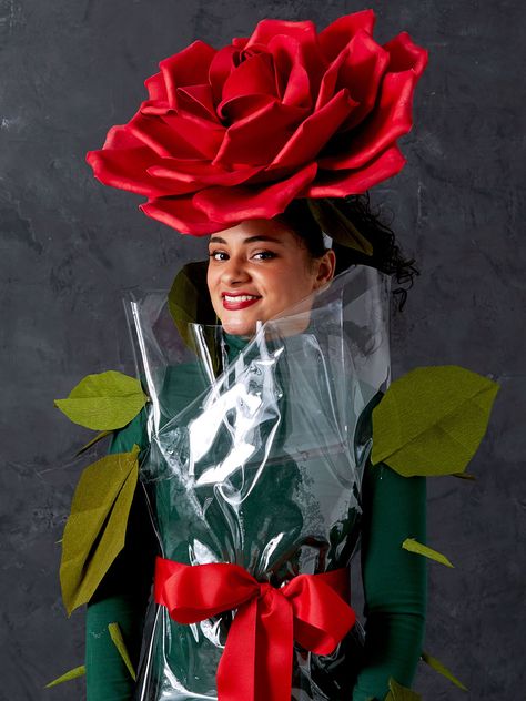 17 Last-Minute Costume Ideas for Halloween | Martha Stewart Flower Halloween Costume, Flower Costume Diy, Rosé Halloween, Rose Costume, Flower Costume, Clever Halloween Costumes, Black Halloween Dress, Last Minute Costumes, Diy Halloween Costumes Easy