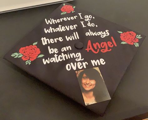 Grad Cap Memorial, Cap Decoration Graduation Memorial, Graduation Cap Designs For Lost Ones, Memorial Graduation Pictures, Graduation Cap Designs For Passed Loved Ones, Memorial Grad Cap, Graduation Memorial Ideas, Grad Cap Memorial Ideas, Memorial Senior Picture Ideas