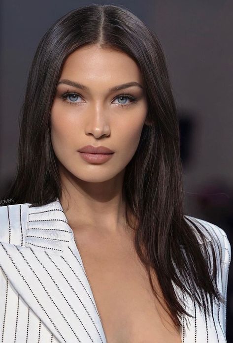 Bella Hadid Dark Hair, Bella Hadid Brown Hair, Bella Hadid Makeup Looks, Adriana Lima Hair, Adriana Lima Makeup, Bella Hadid Makeup, Mrs Bella, Boss Vibes, Maquillage On Fleek