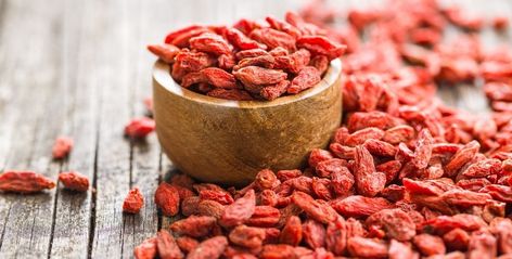 Dried Goji Berries, Improve Nutrition, Goji Berry, Green Fruit, Fenugreek Seeds, Goji Berries, Eating Raw, Traditional Chinese Medicine, Natural Herbs