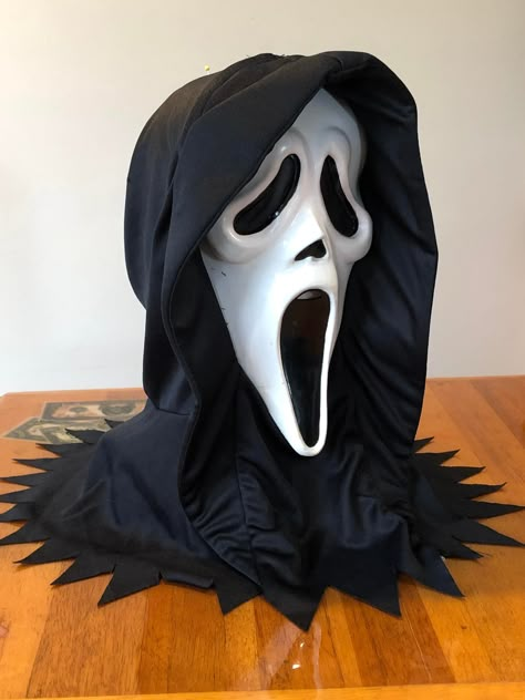 Ghostface Mask, Brandon James, Ghost Face Mask, Face Masque, Scream Mask, Mascaras Halloween, Ghost Face, Ghost Faces, Skull Carving