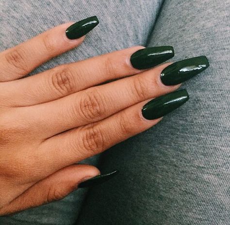 Forest Green Nails Squoval Acrylic Nails, Tumblr Design, Acrylic Nails Natural, Nail Shapes Squoval, Green Acrylic Nails, Glitter Nails Acrylic, Dark Green Nails, Squoval Nails, Long Stiletto