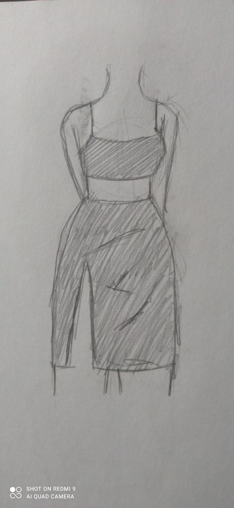 Outfit Sketches Pencil Easy, Kreslenie Ľudí Easy, Drawing Ideas Clothes Sketch, Drawings Of People Easy, How To Draw A Shirt Female, How To Draw People Easy, How To Draw Outfits, Person Drawing Easy, Drawing People Easy