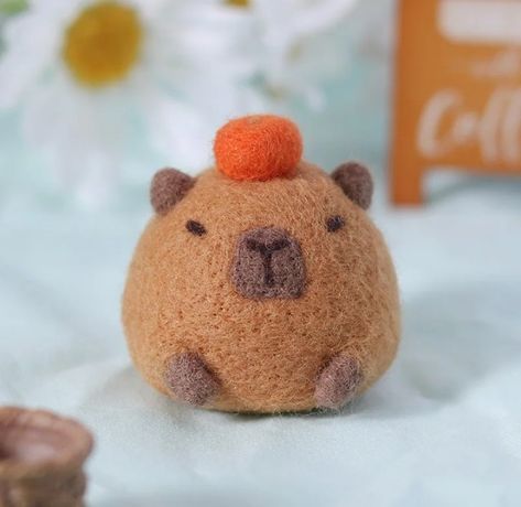 Needle Felting Ideas Animals, Orange Things To Crochet, Mini Needle Felting, Felted Wool Crafts Ideas, Cute Felt Plushies, Easy Felting Projects, Easy Needle Felting Ideas, Needle Felting Ideas For Beginners, Cute Needle Felting Ideas