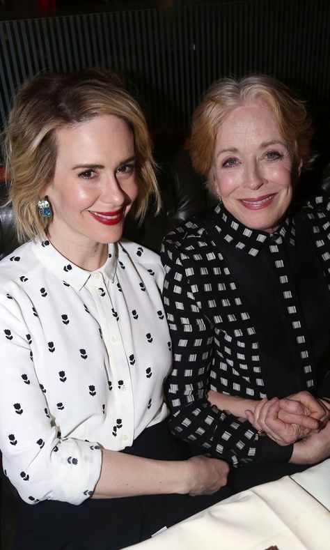 Sarah Paulson Confirms Her Romance With Holland Taylor: "I'm in Love" Holland Taylor, Sarah Paulson, Beyonce And Jay Z, Beyonce And Jay, Middle Aged Women, Famous Couples, Jessica Biel, Jennifer Garner, Celebrity Couples