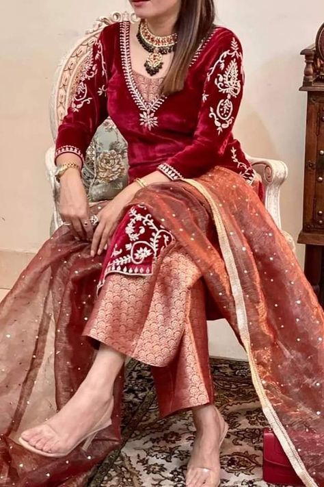 Mehroon Colour Combination Suits, Velvet Suit Designs Pakistani, Punjabi Dress Design, Punjabi Suit Neck Designs, Velvet Suit Design, Suit Punjabi, Embroidery Suits Punjabi, Chocolate Diy, Embroidery Store