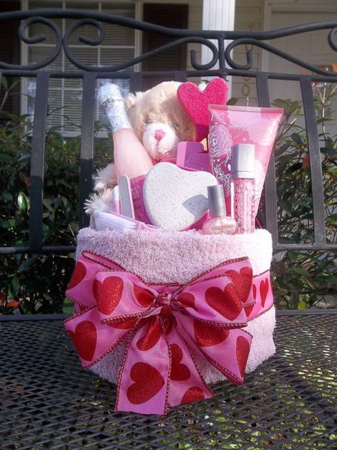 25 DIY Valentine's Day Gift Ideas Teens Will Love - Raising Teens Today Diy Valentine's Gift Baskets, Valentines Gift For Boyfriend Baskets, Diy Valentines Day Gifts For Him, Săpunuri Handmade, Towel Cake, Valentines Day Baskets, Valentine Gift Baskets, Towel Cakes, Valentine Baskets