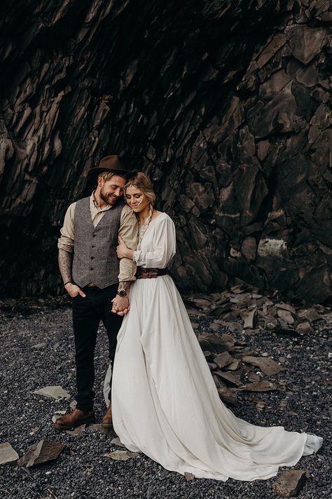 Boho Wedding Groom, Bohemian Groom, Lumberjack Wedding, Alternative Groom, Casual Wedding Suit, Casual Wedding Outfit, Casual Groom, Casual Groom Attire, Dresses 15