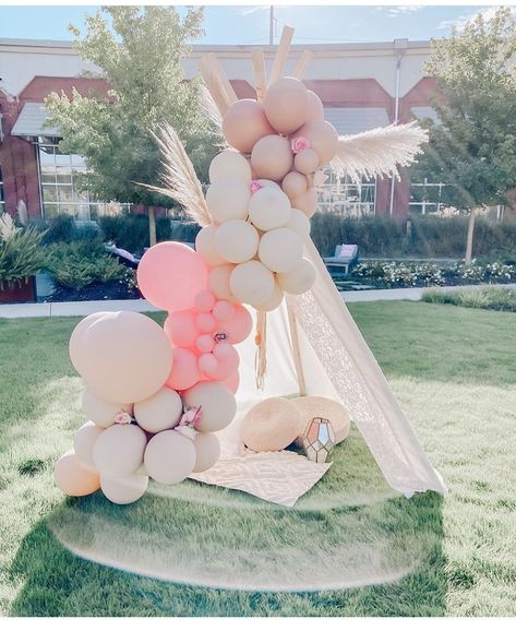 Balloons On Teepee, Teepee Tent With Balloons, Teepee Birthday Party Decor, Teepee Tent Balloon Garland, Teepee With Balloon Garland, Teepee Balloon Garland, Teepee Party Decorations, Teepee Balloons, Picnic Party Decorations