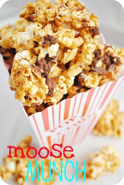 {DIY} Moose Munch - Something Swanky Popcorn Chocolate, Moose Tracks, Moose Munch, Popcorn Treats, Snack Mixes, Popcorn Recipes, Homemade Holiday, Snack Mix, Snack Time